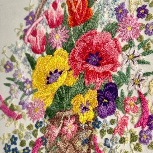 Vintage 1960’s Floral Embroidery With Bow in Ornate Gold Frame - Picture 4 of 9